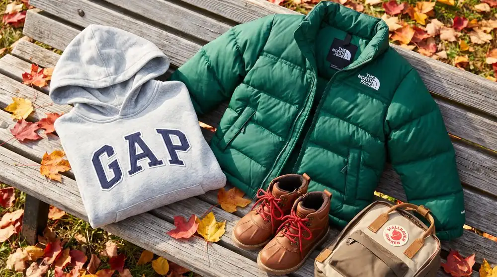 Худи GAP, пуховик The North Face, ботинки и рюкзак Fjällräven Kånken