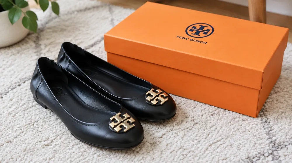Балетки Tory Burch с золотым логотипом и фирменная коробка