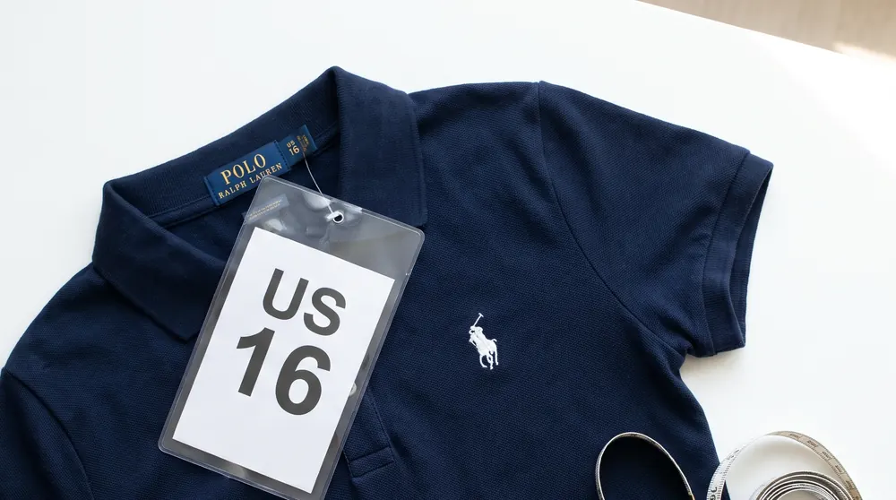 Поло Polo Ralph Lauren с биркой US 16 и сантиметровая лента — женский размер US 16 на русский: 54, XL